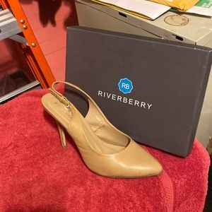 Riverberry slingbacks tan four in stiletto heel point toe nice shoe
